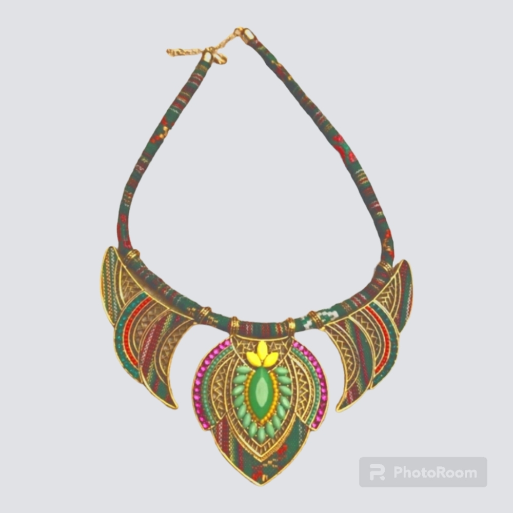 Women's vintage ethnic bohemian 18" necklace 2 1/2" matching stud earrings.